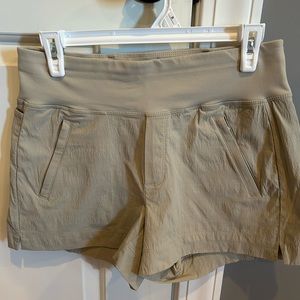 Athleta Trekkie North Short